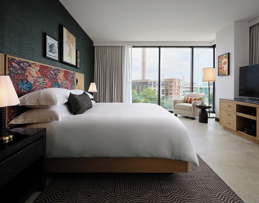 Premium, King Bed, South Town View