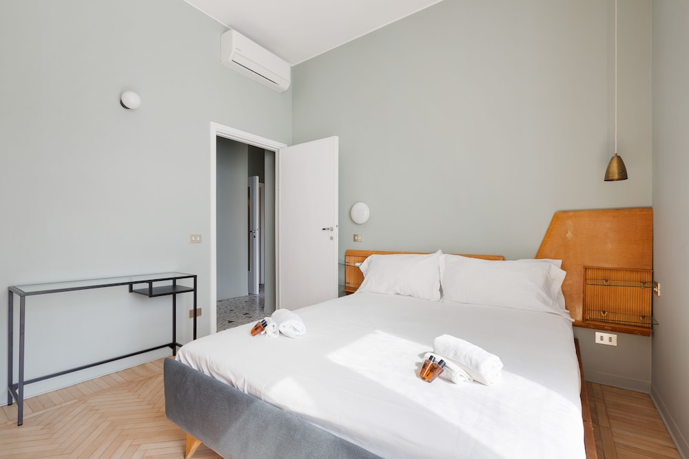 Brera Apartments in Porta Ticinese 5/43