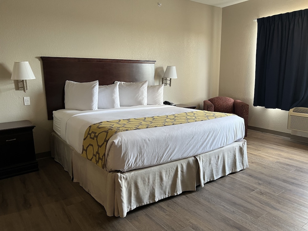 Baymont by Wyndham Houston Brookhollow 32/80