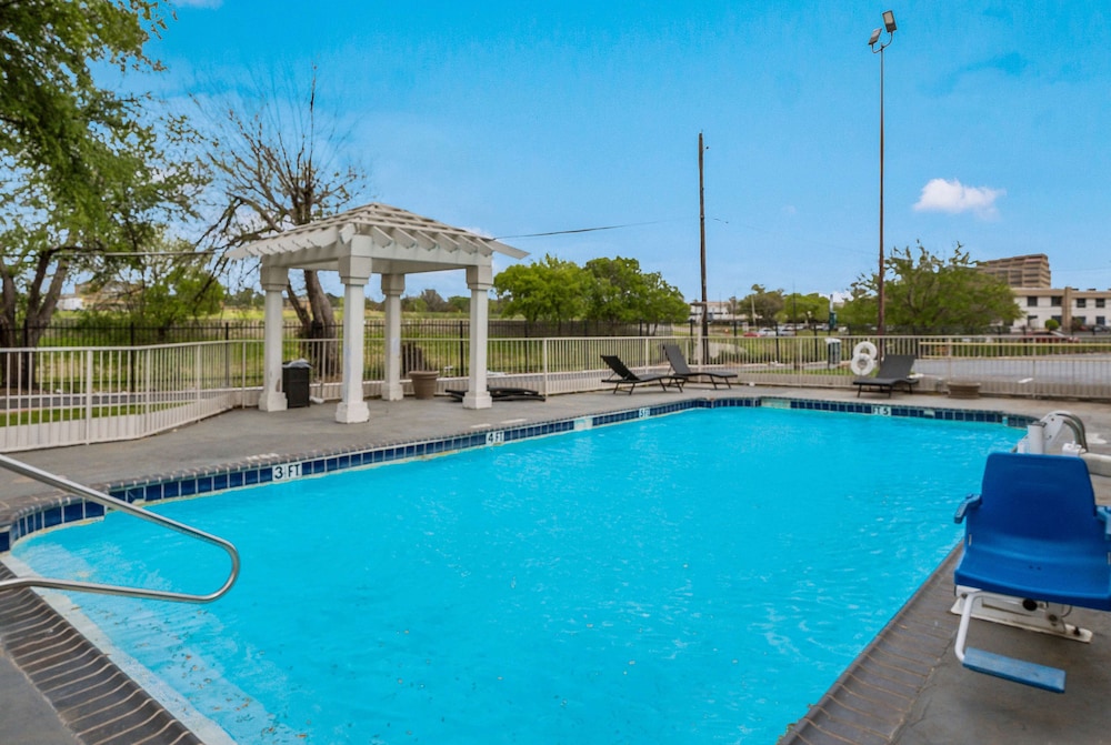 Motel6 Dallas, TX - Market Center 25/45