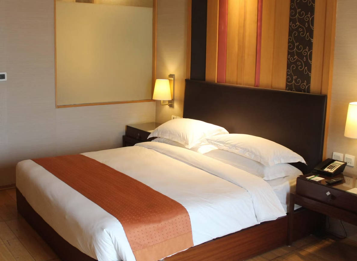 Standard, King Bed, Club Floor, High Floor