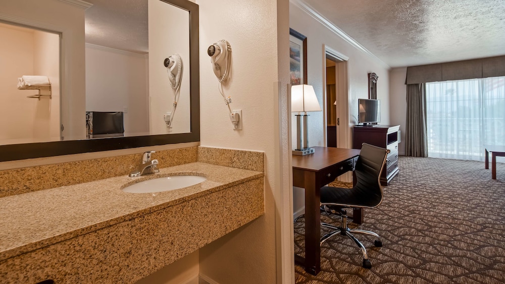 Best Western Salinas Monterey Hotel 32/37