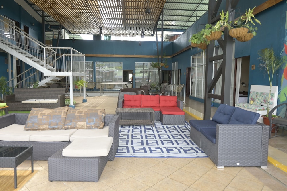 HOTEL LAS COLINAS 52/77