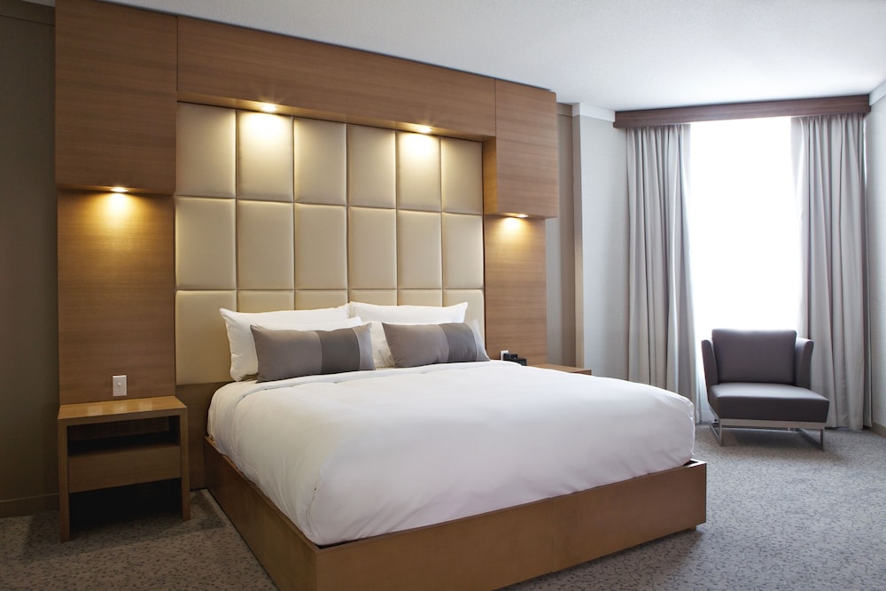 Grey Eagle Resort 30/80