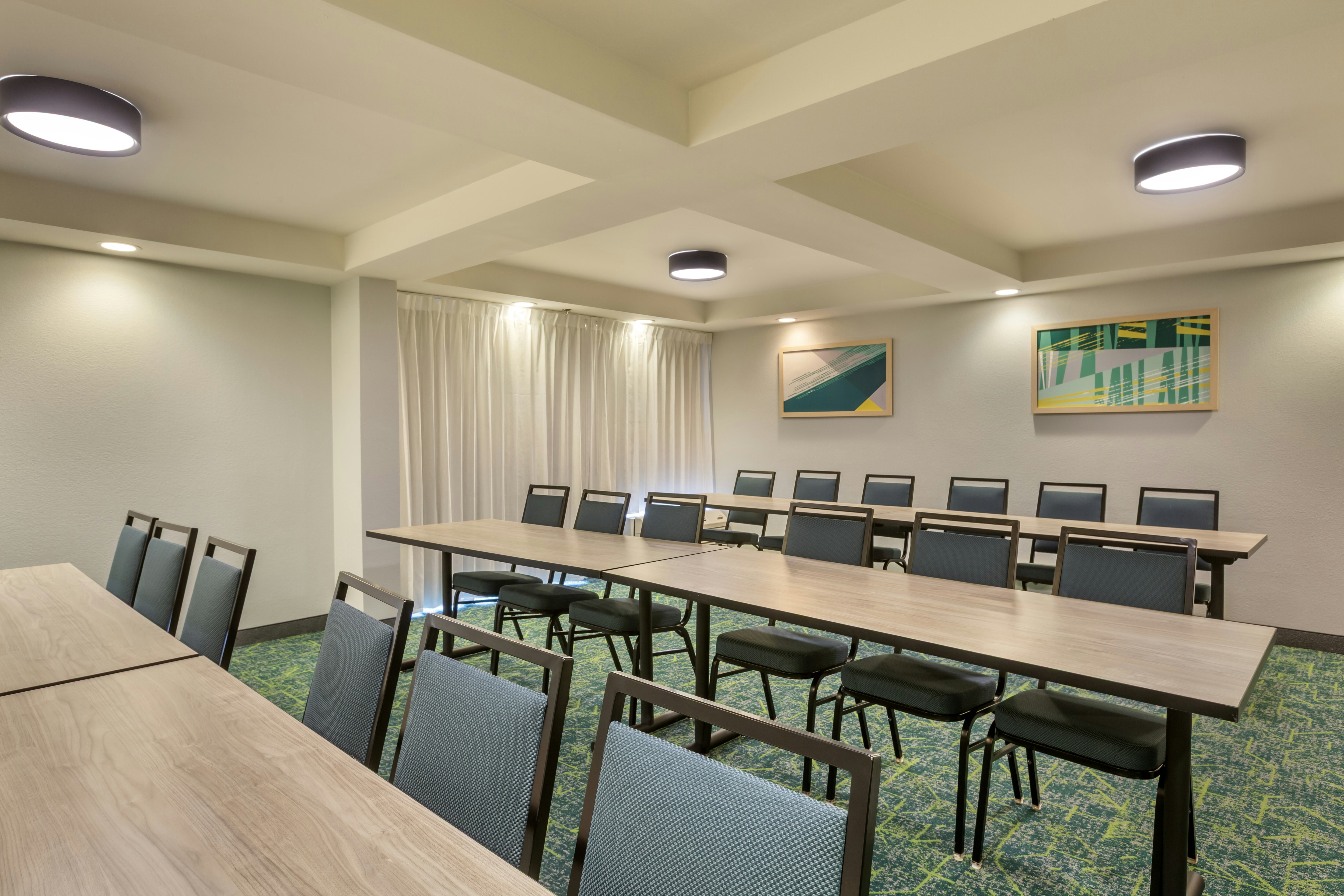 Spark by Hilton Atlanta Airport South College Park 24/36