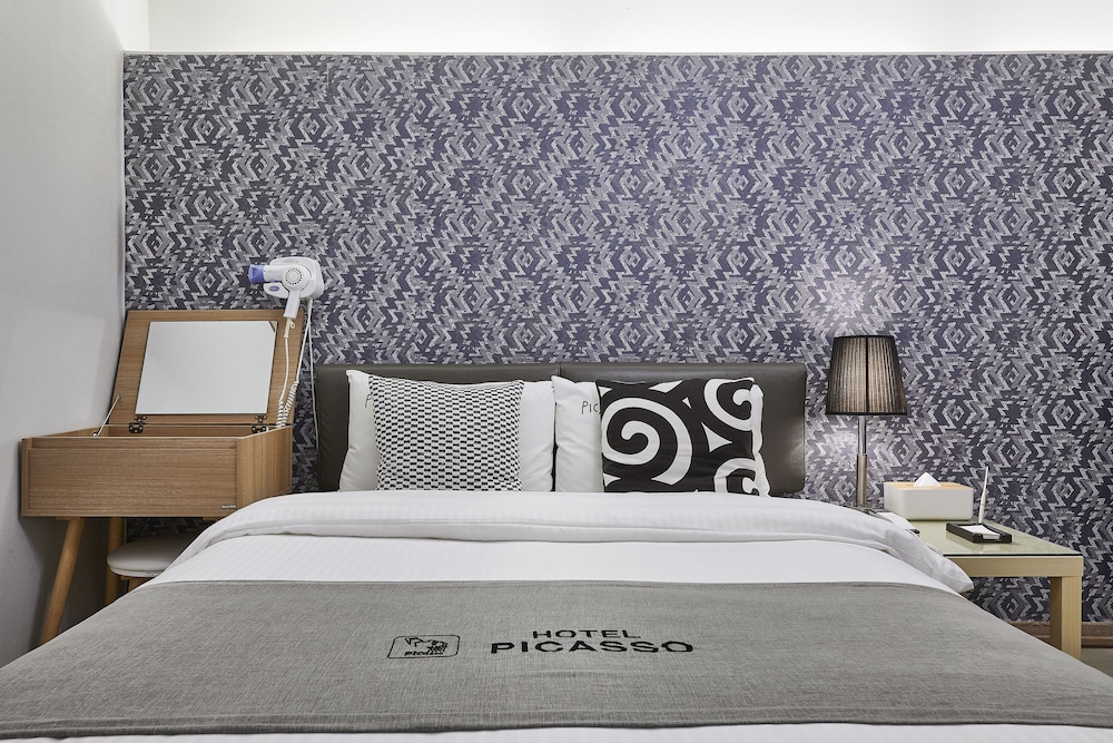 Picasso Hotel 23/66