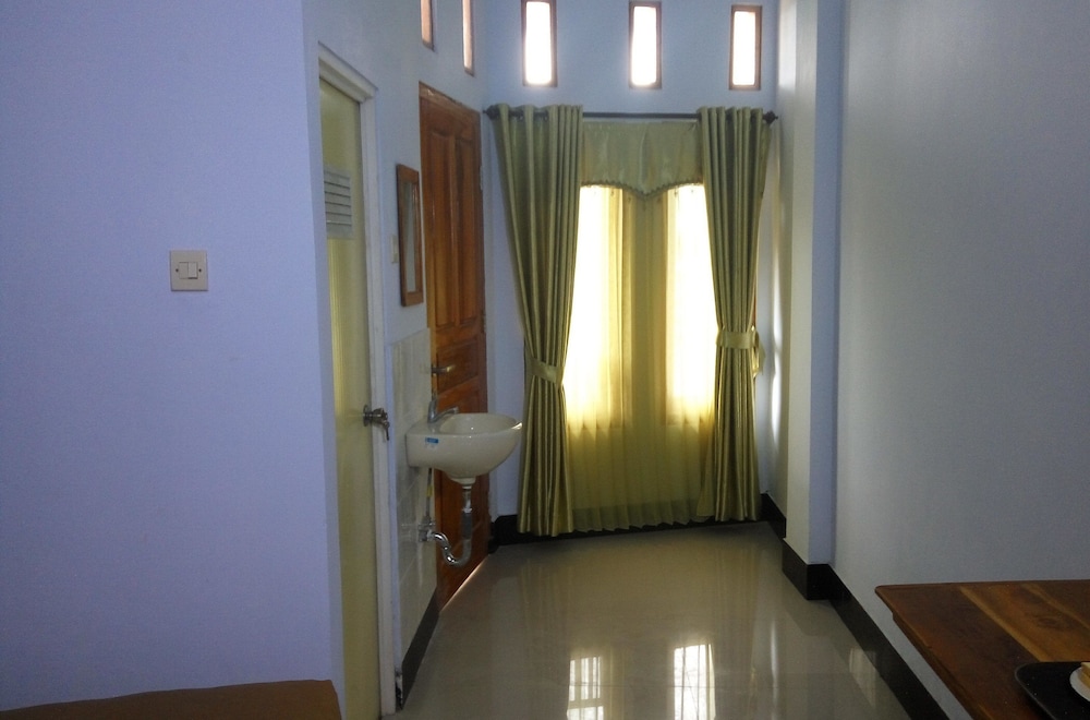 Kasuwari Hotel 13/23