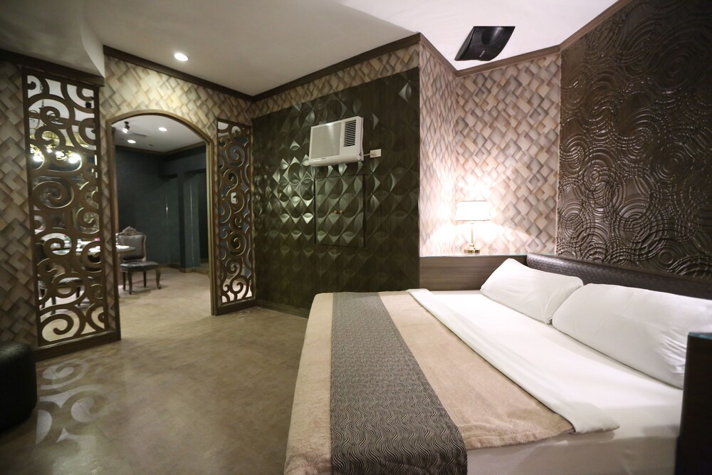Victoria Court North Edsa 13/35