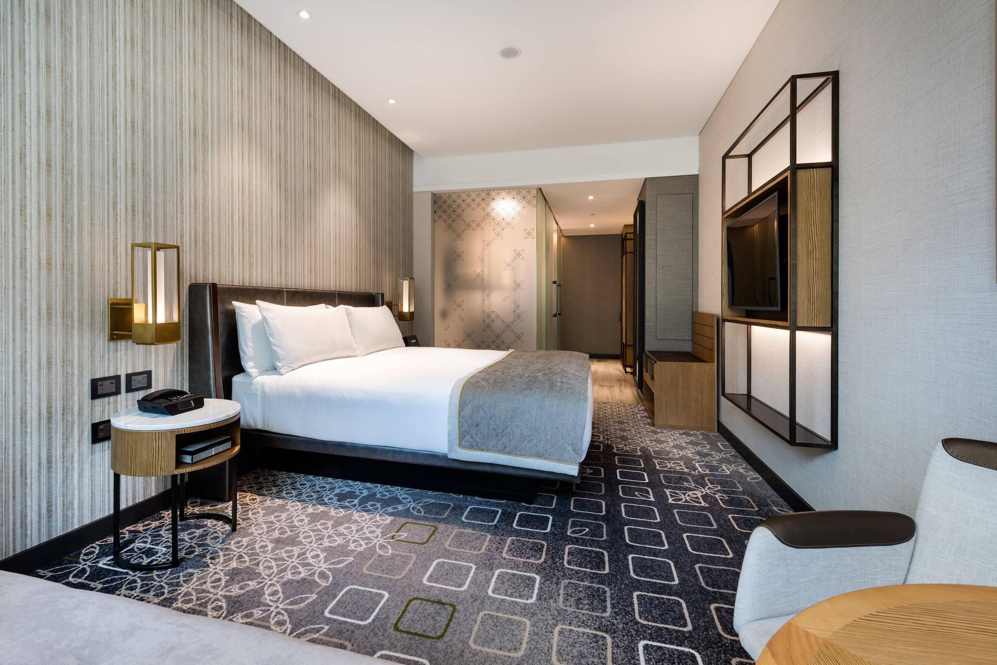 CLASSIC, KING BED, CITY VIEW