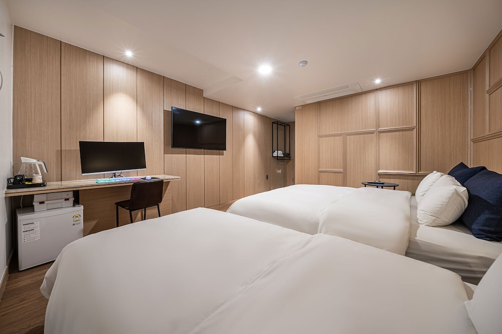 Stay Month Hotel 10/35