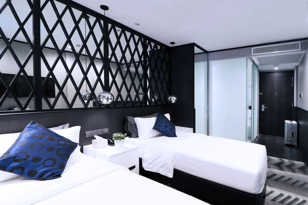 DELUXE, TWIN BEDS