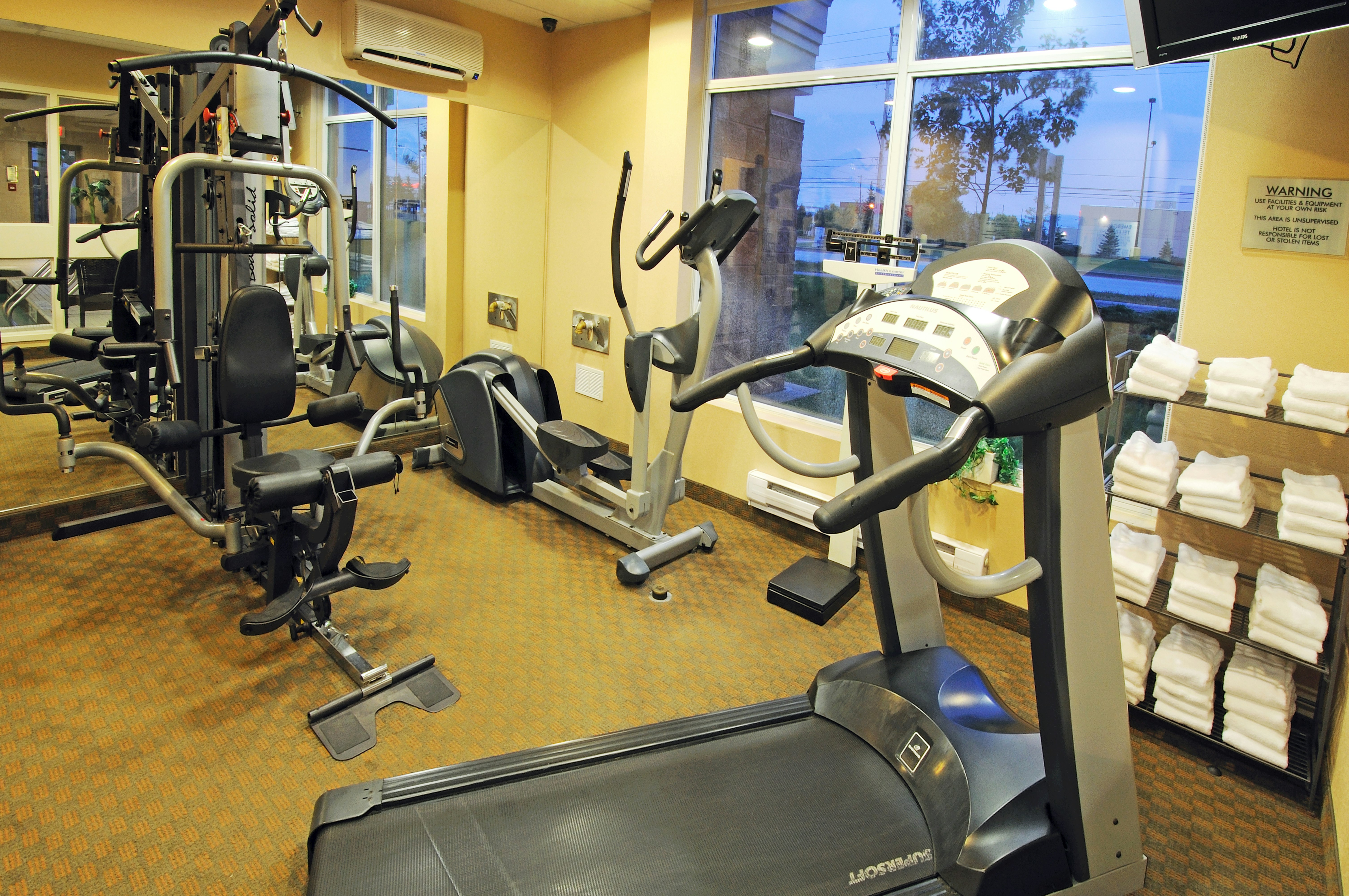 Holiday Inn Express Hotel And Suites Brampton 33/47