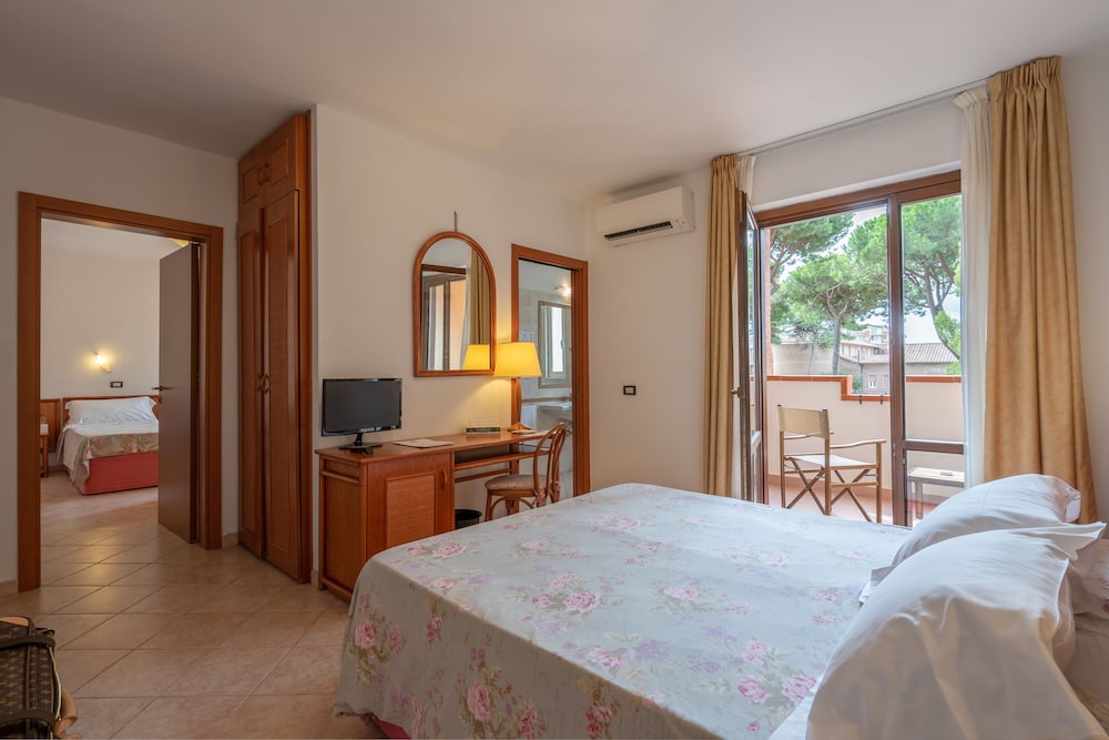 RICCI HOTEL 22/59