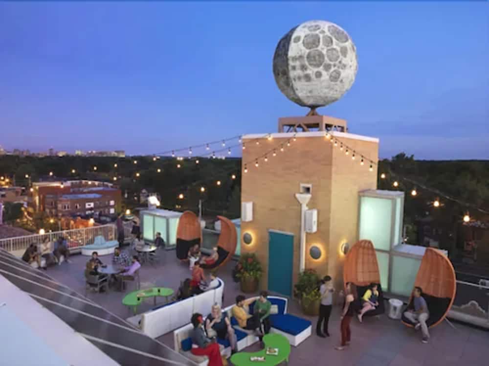 Moonrise Hotel 52/62