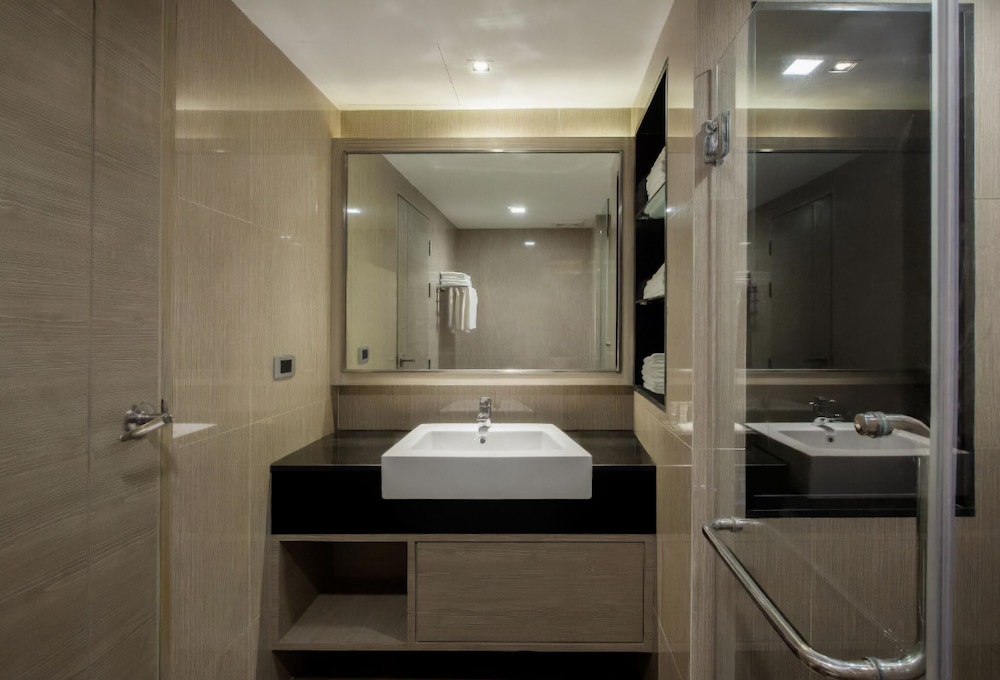 Ramada by Wyndham Bangkok Sukhumvit 11 21/83