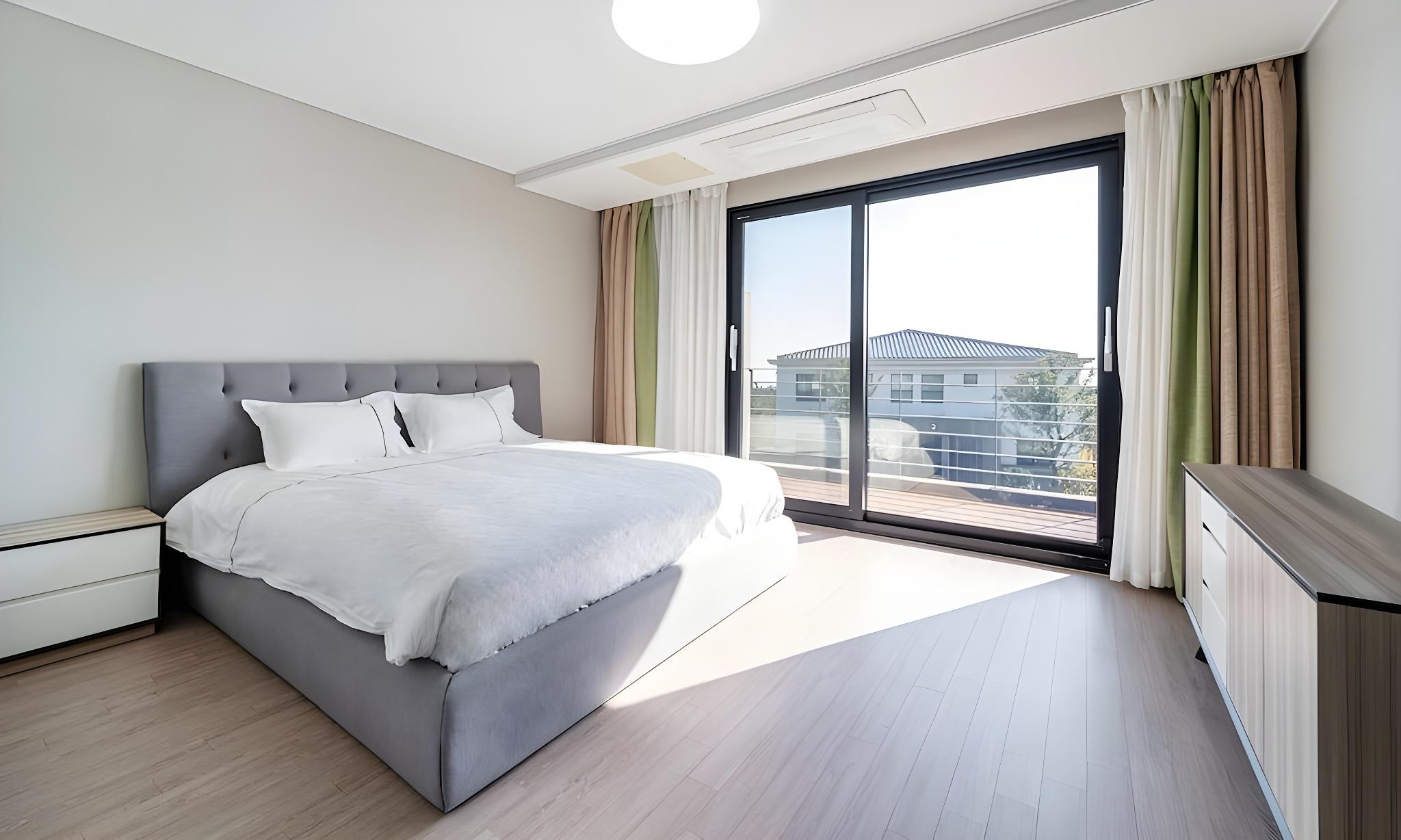 Platinum, Deluxe, King Bed, Pet Friendly
