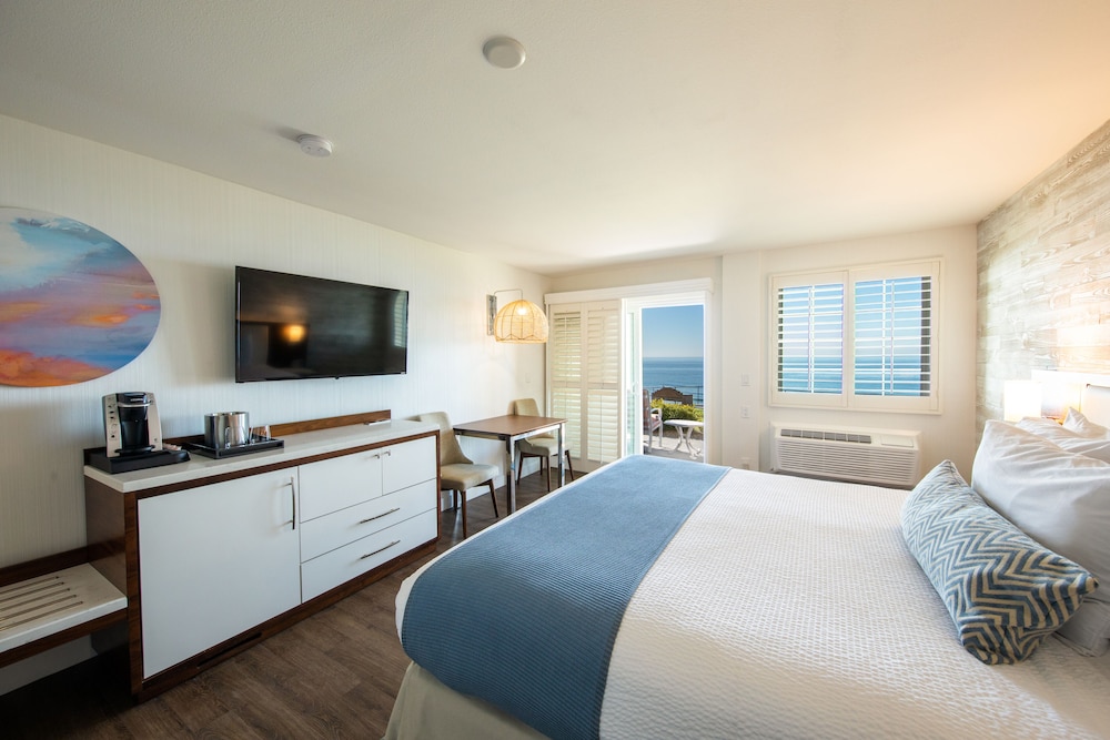 SeaCrest Oceanfront Hotel 24/70