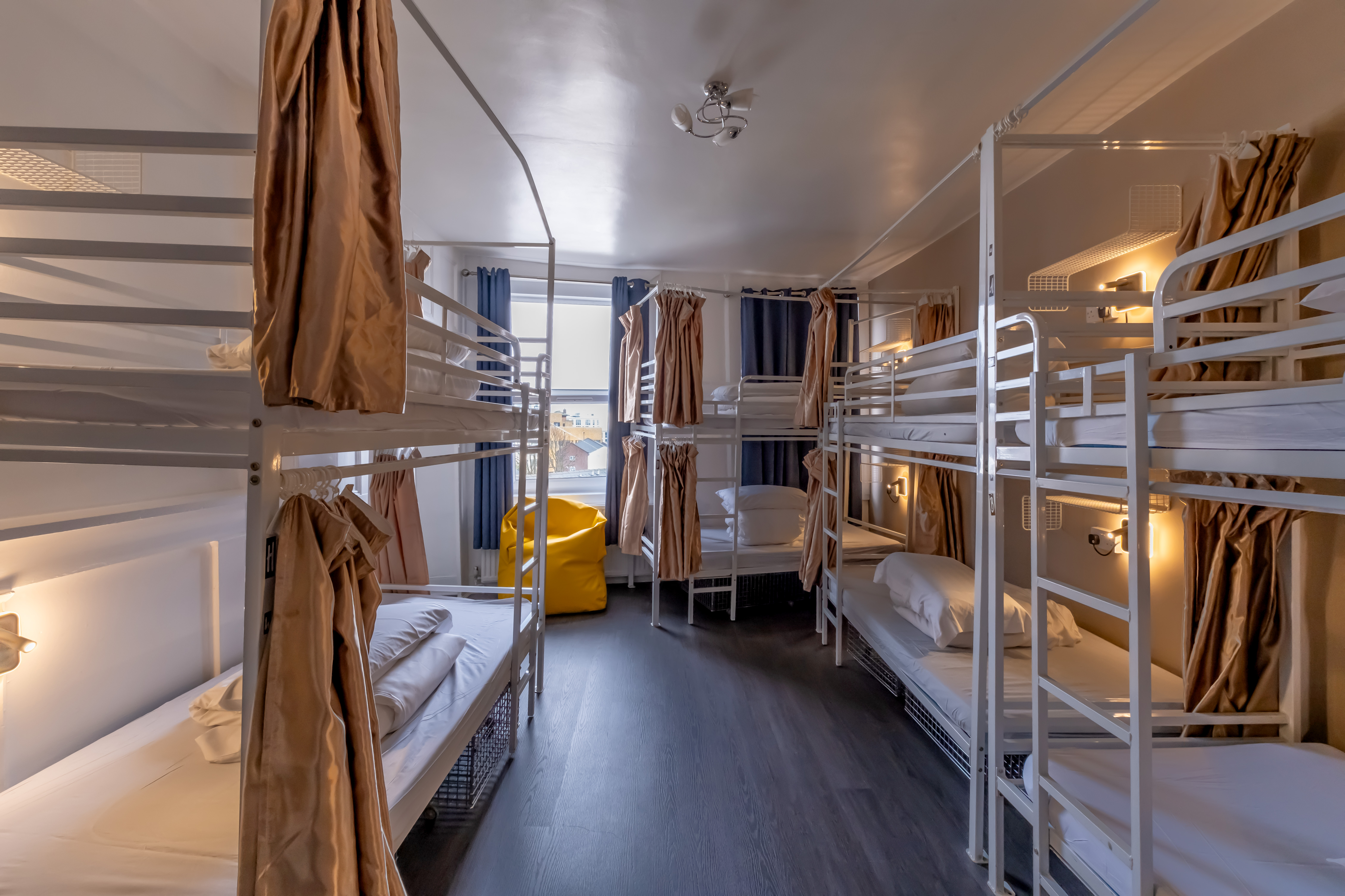 Mixed Dorm, 8 People