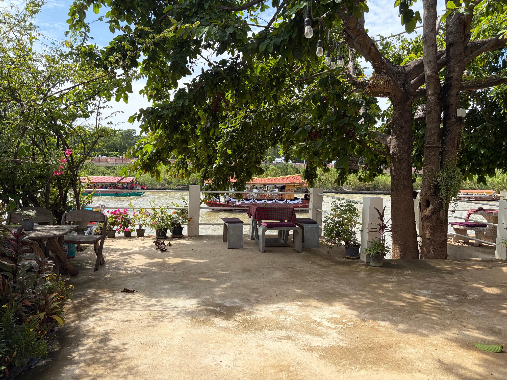 Loy Manee House 25/35