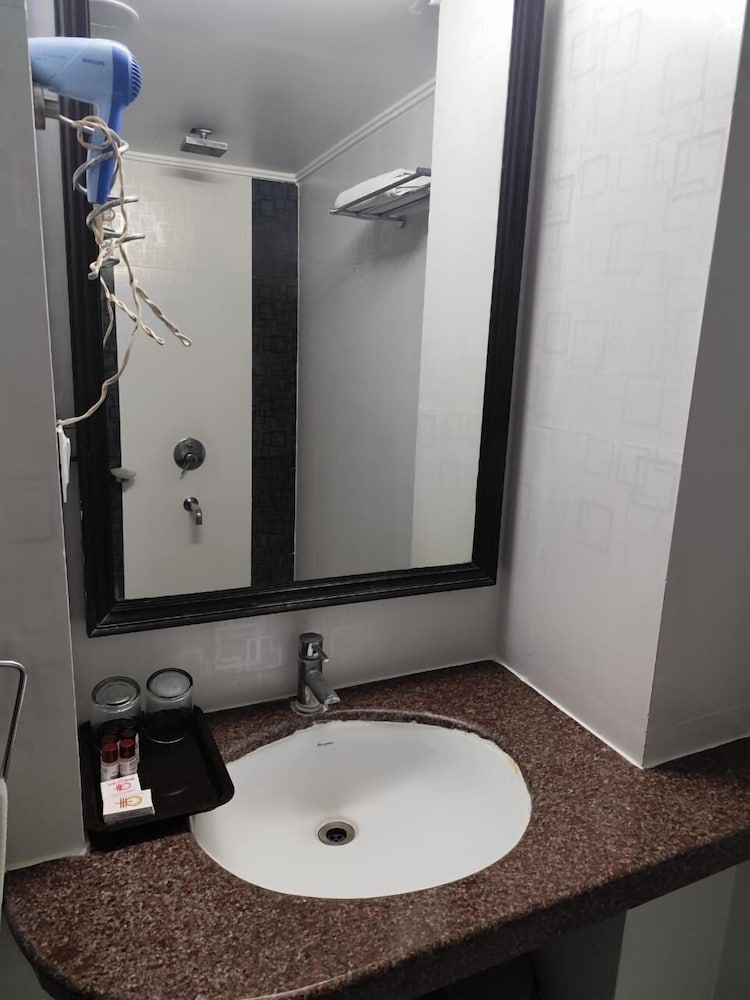Airport City Hotel 32/35