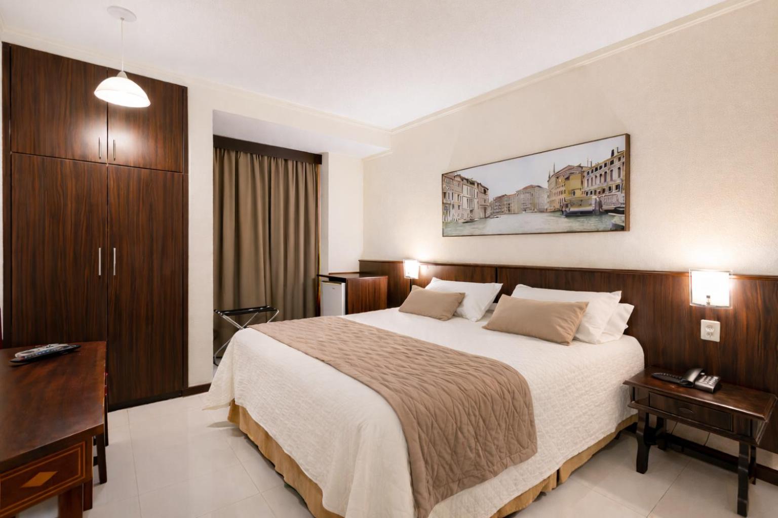 DELUXE, DOUBLE BED