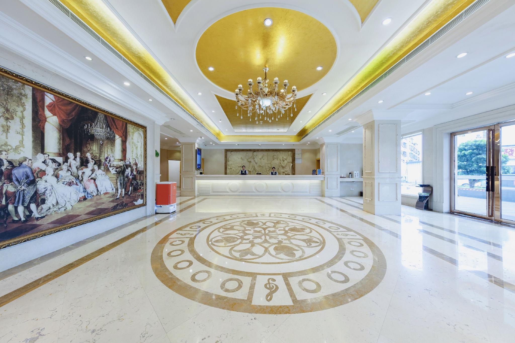 Vienna Hotel (Huizhou Railway Station) 8/35