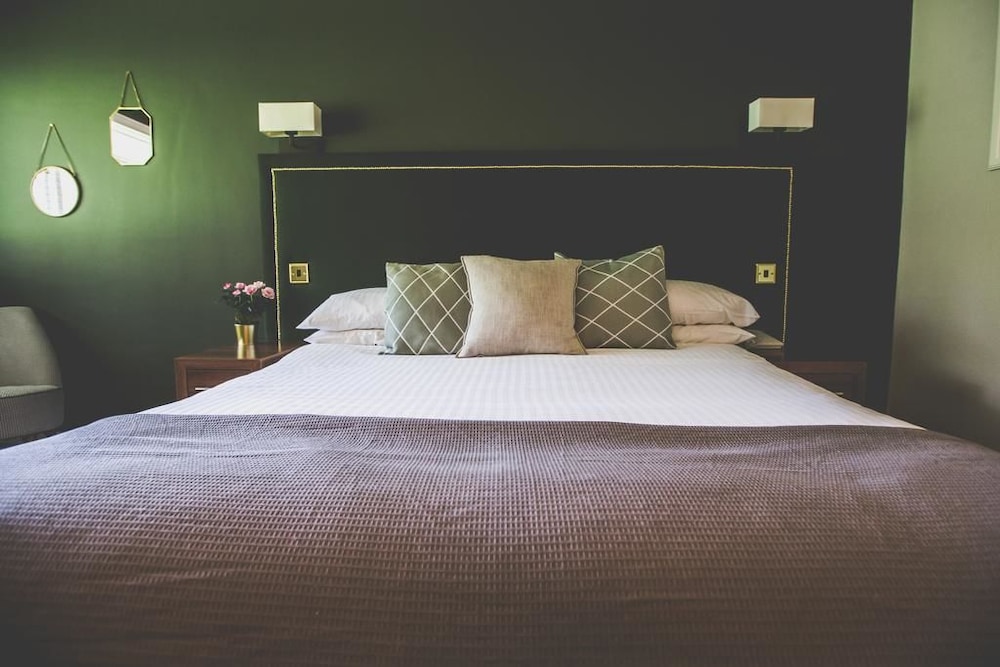 Royal George Hotel 17/50
