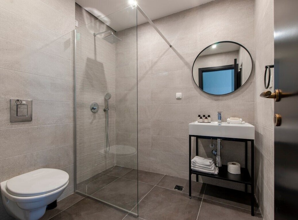 Soho Suites 44/54