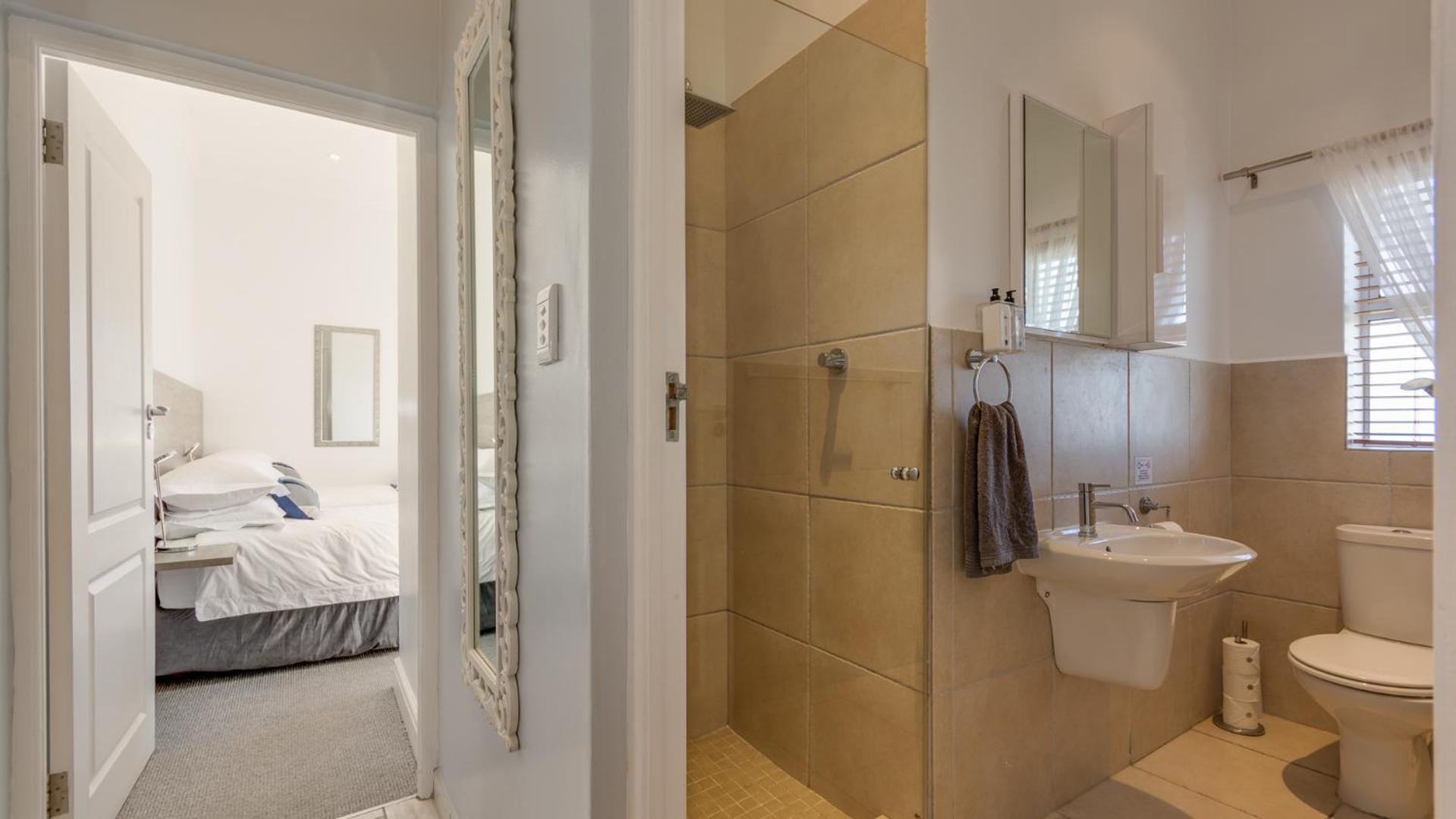 21 Manor Kingswood 38/41