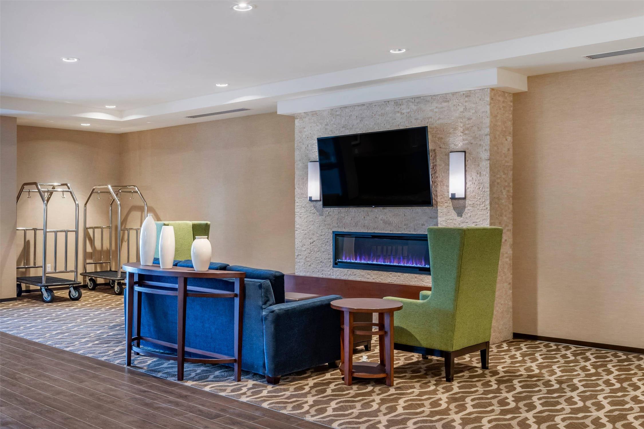 Comfort Inn & Suites Clarkston Pine Knob Area 12/16
