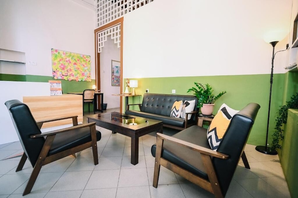 Swing & Pillows at 75 Chulia St 34/38