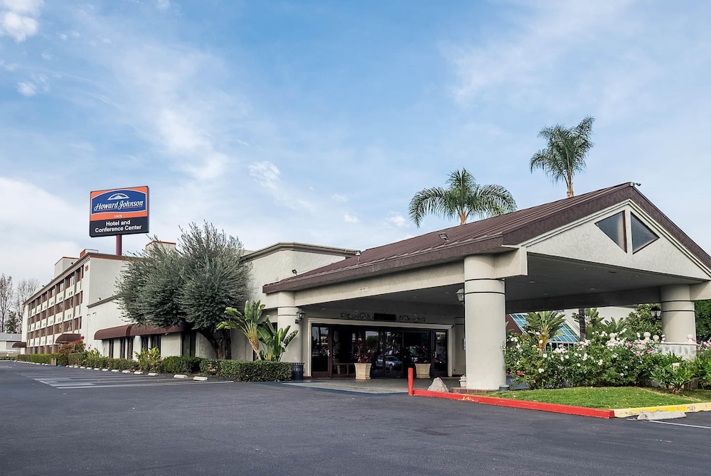 Howard Johnson by Wyndham Fullerton/Anaheim Conference Cntr 3/29