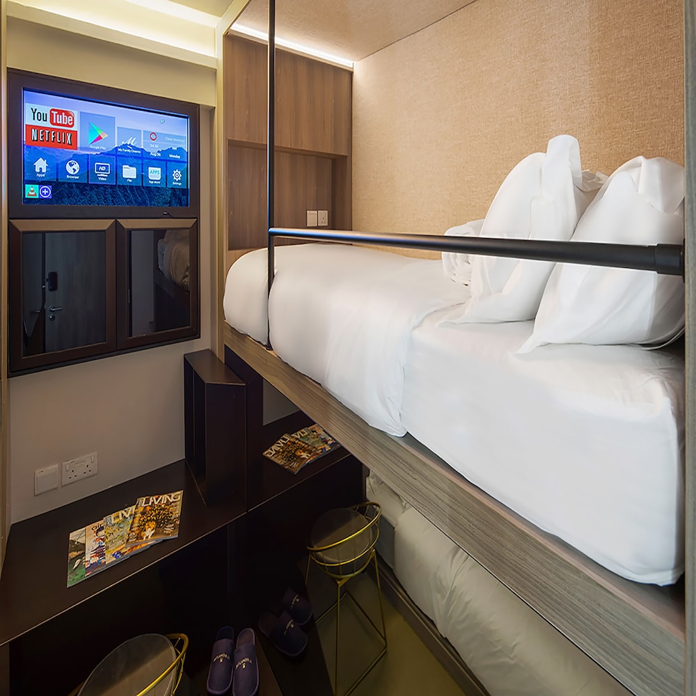 CABIN, TWIN BEDS, SHARED BATHROOM
