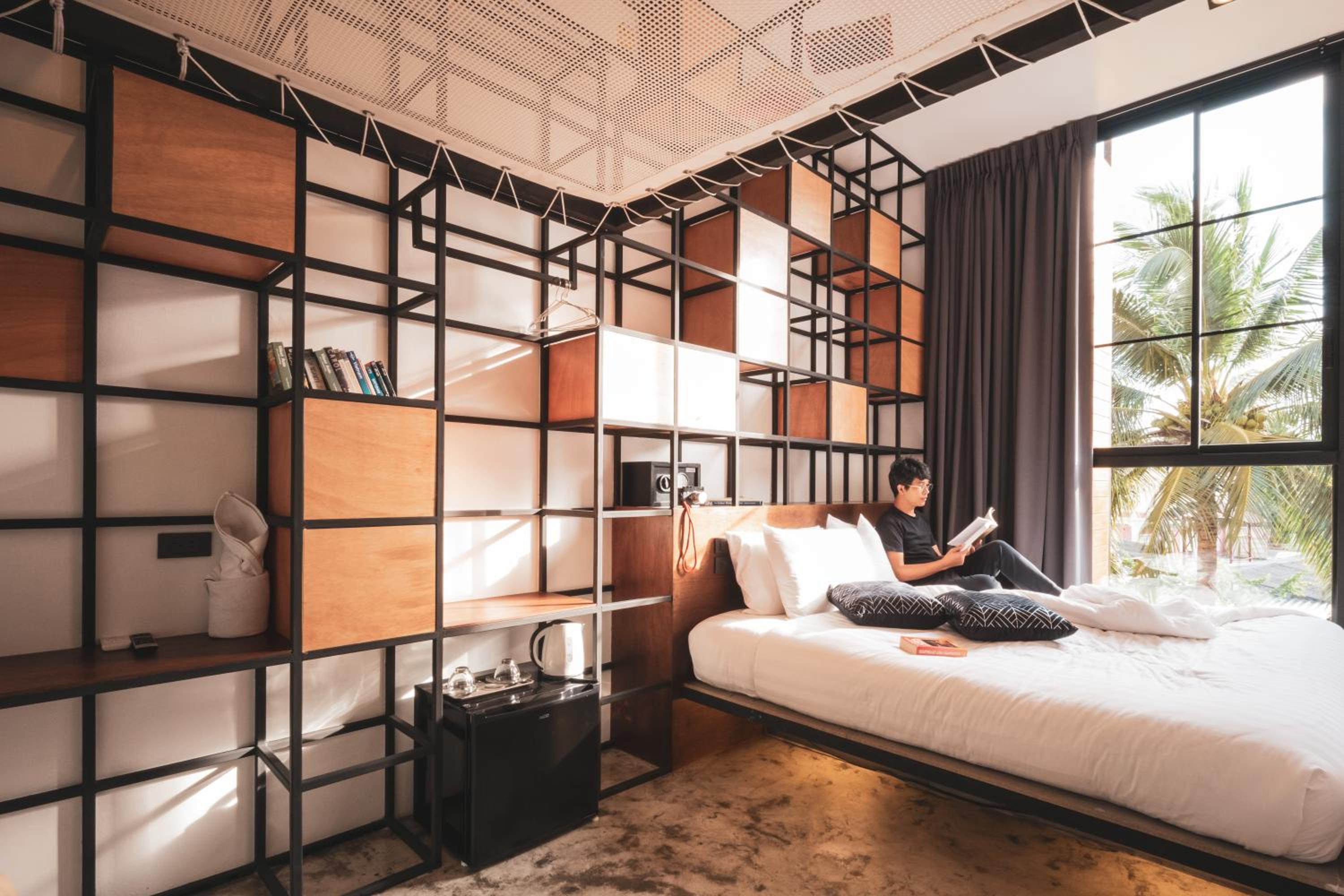 Deluxe, Book A Bed Poshtel - Hostel 2/2