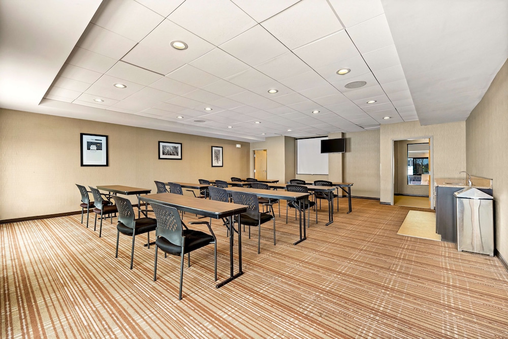 Sonesta Essential Indianapolis Airport 23/34