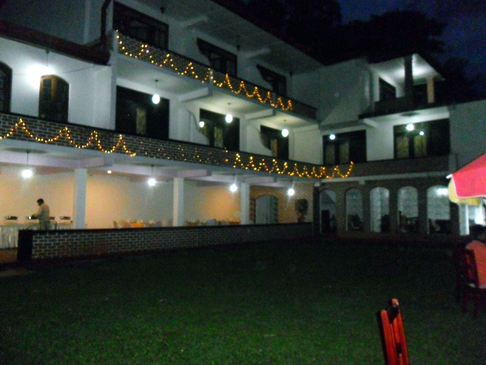 Mahaweli Regent Hotel 35/42