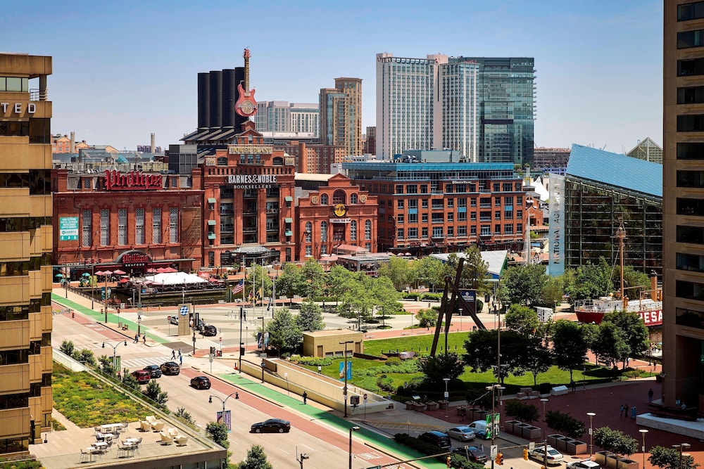 RENAISSANCE HARBORPLACE HOTEL