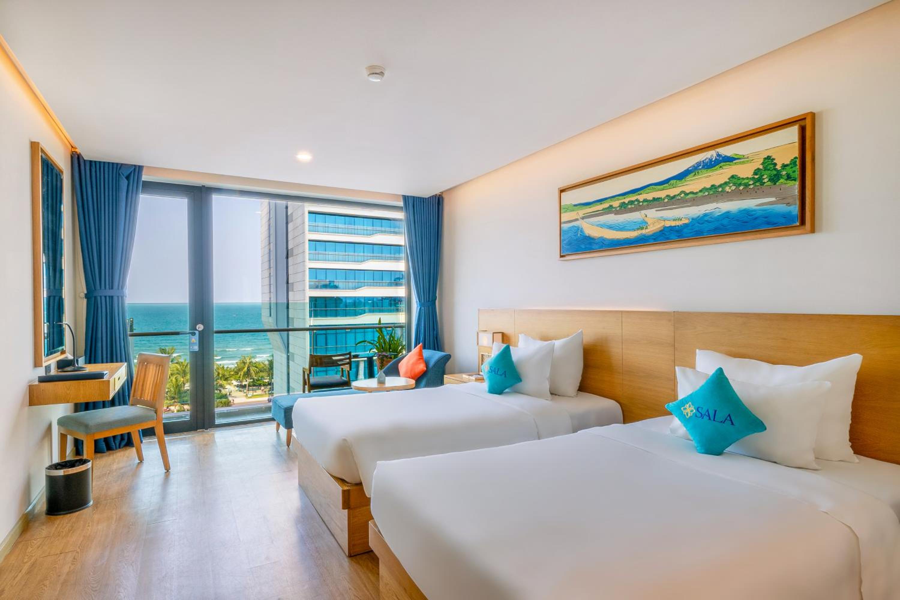 Deluxe, Twin Beds, Partial Sea View