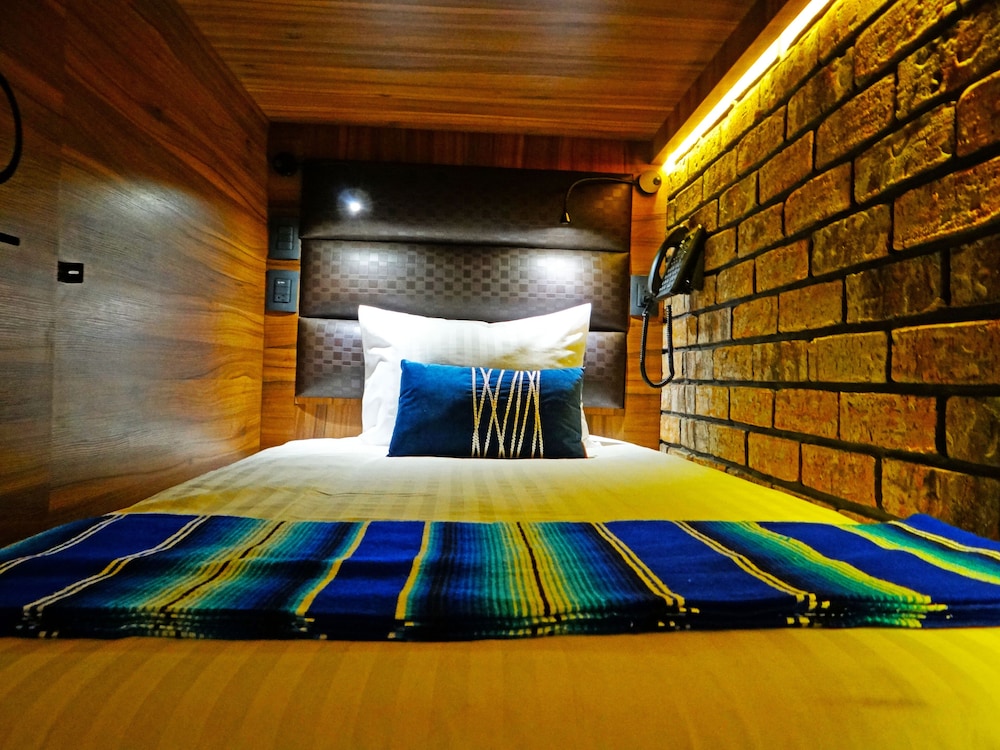 Cadillac Hotel Boutique 30/50