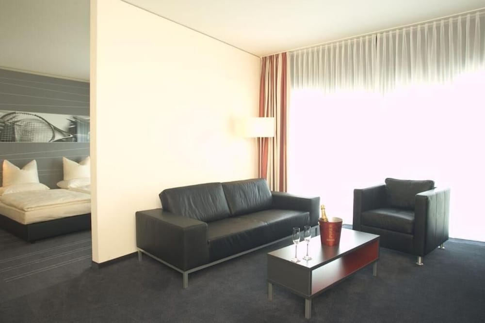 NOVINA HOTEL HERZOGENAURACH HERZO-BASE 38/66
