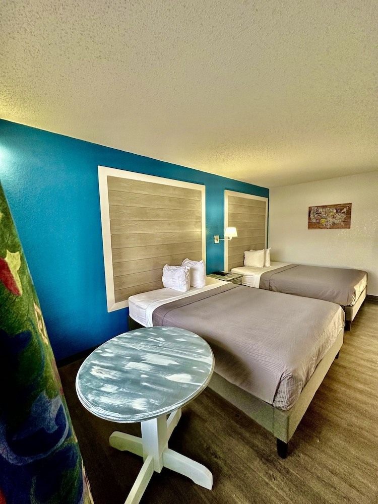 Ozark Inn & Suites 12/27