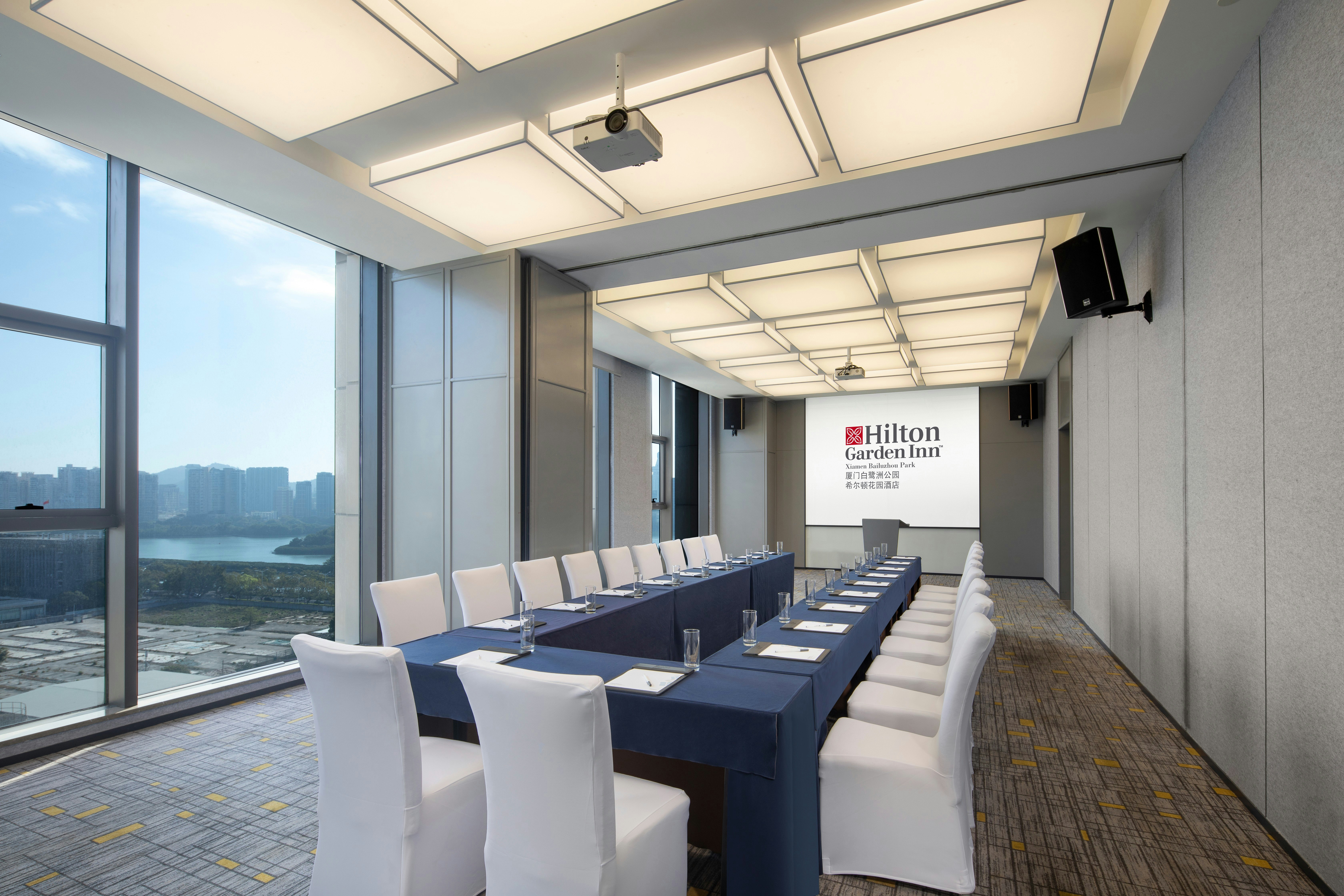 Hilton Garden Inn Xiamen Bailuzhou Park 30/34