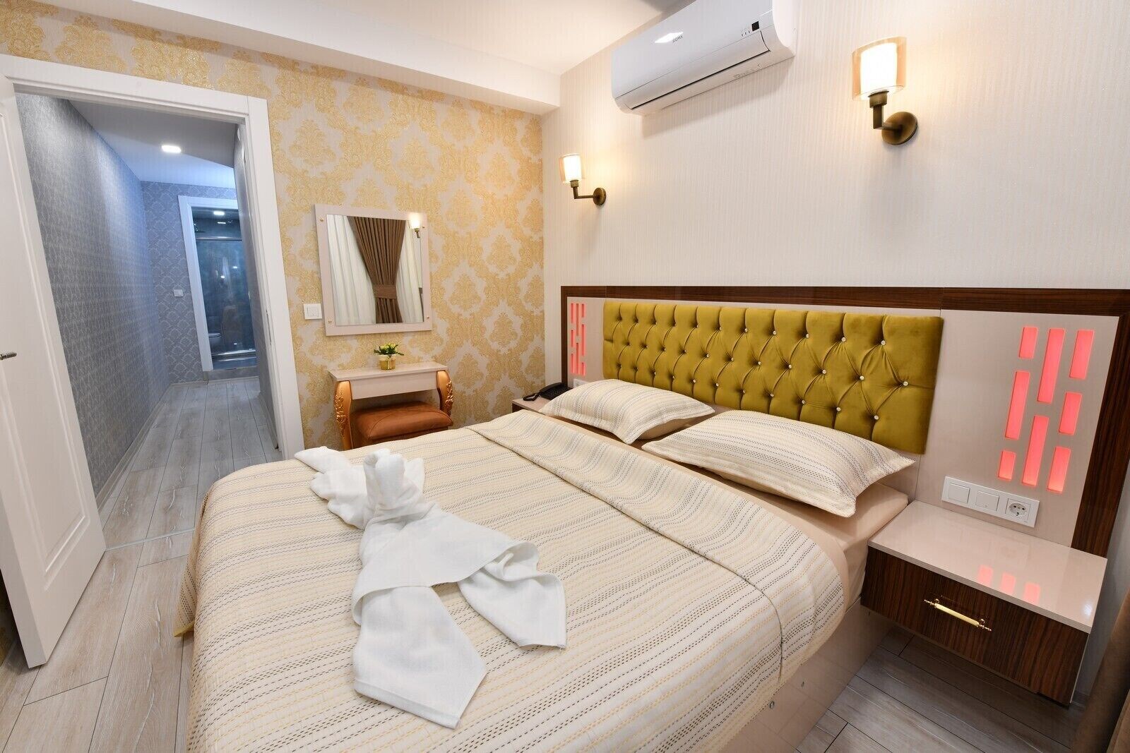 2 BEDROOMS, ECONOMY, SUITE, KITCHENETTE