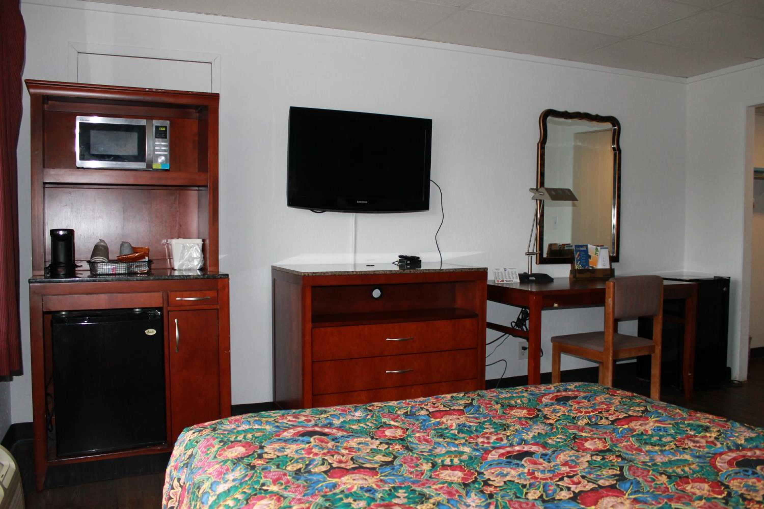 KNIGHTS INN DODGE CITY 25/38