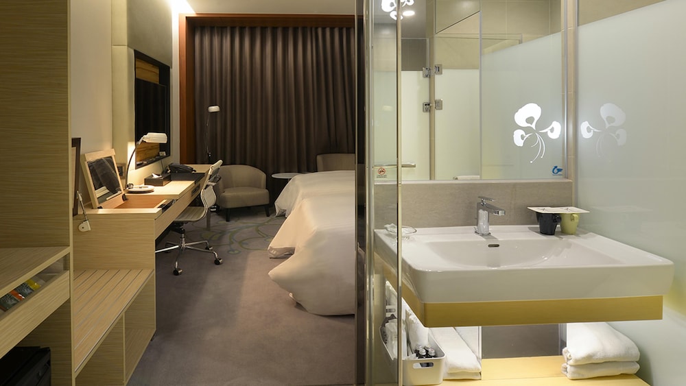 Golden Tulip Glory Fine Hotel 59/60