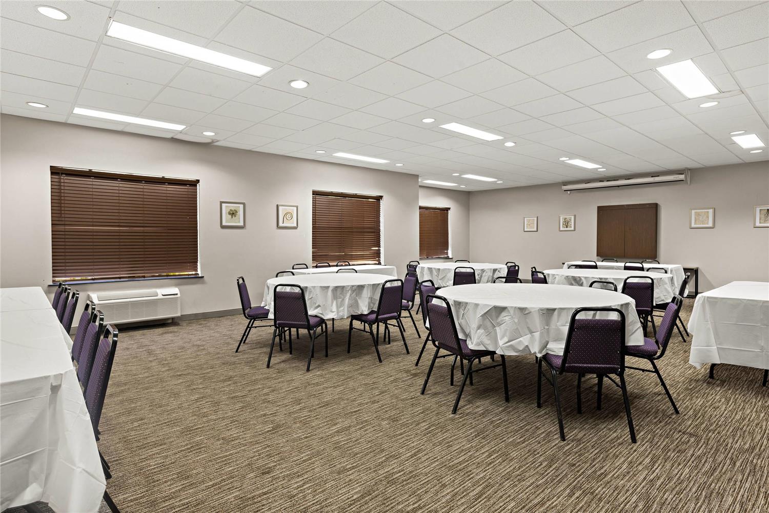 Country Inn and Suites By Radisson Hinesville GA 29/37