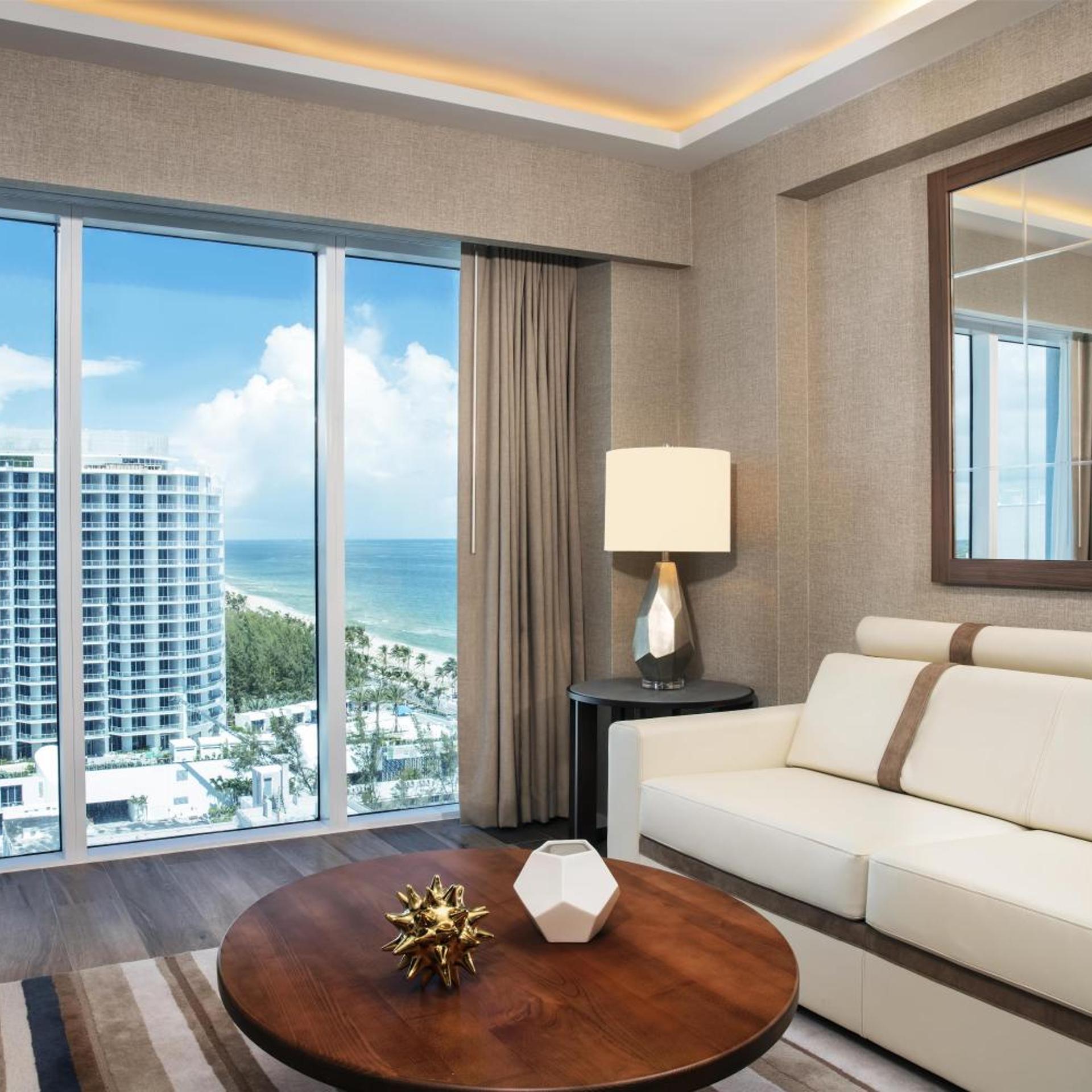 جناح بسرير مزدوج بغرفة نوم واحدة بإطلالة جزئية على البحر لذوي الإعاقة، Conrad Fort Lauderdale Beach 6/6