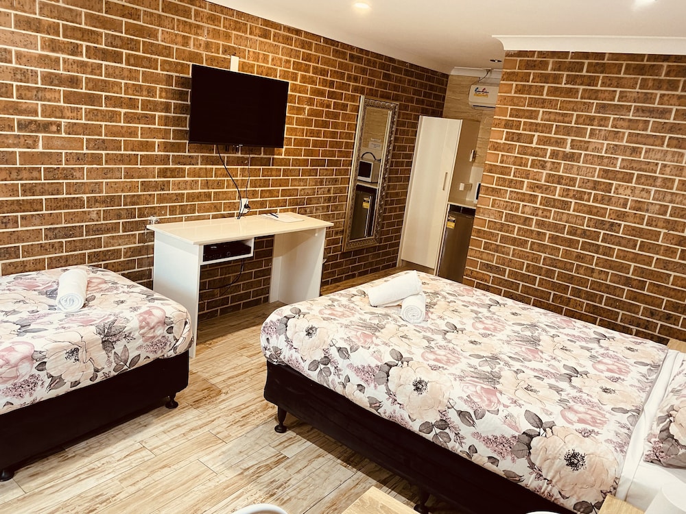 BUCCANEER MOTEL 13/61