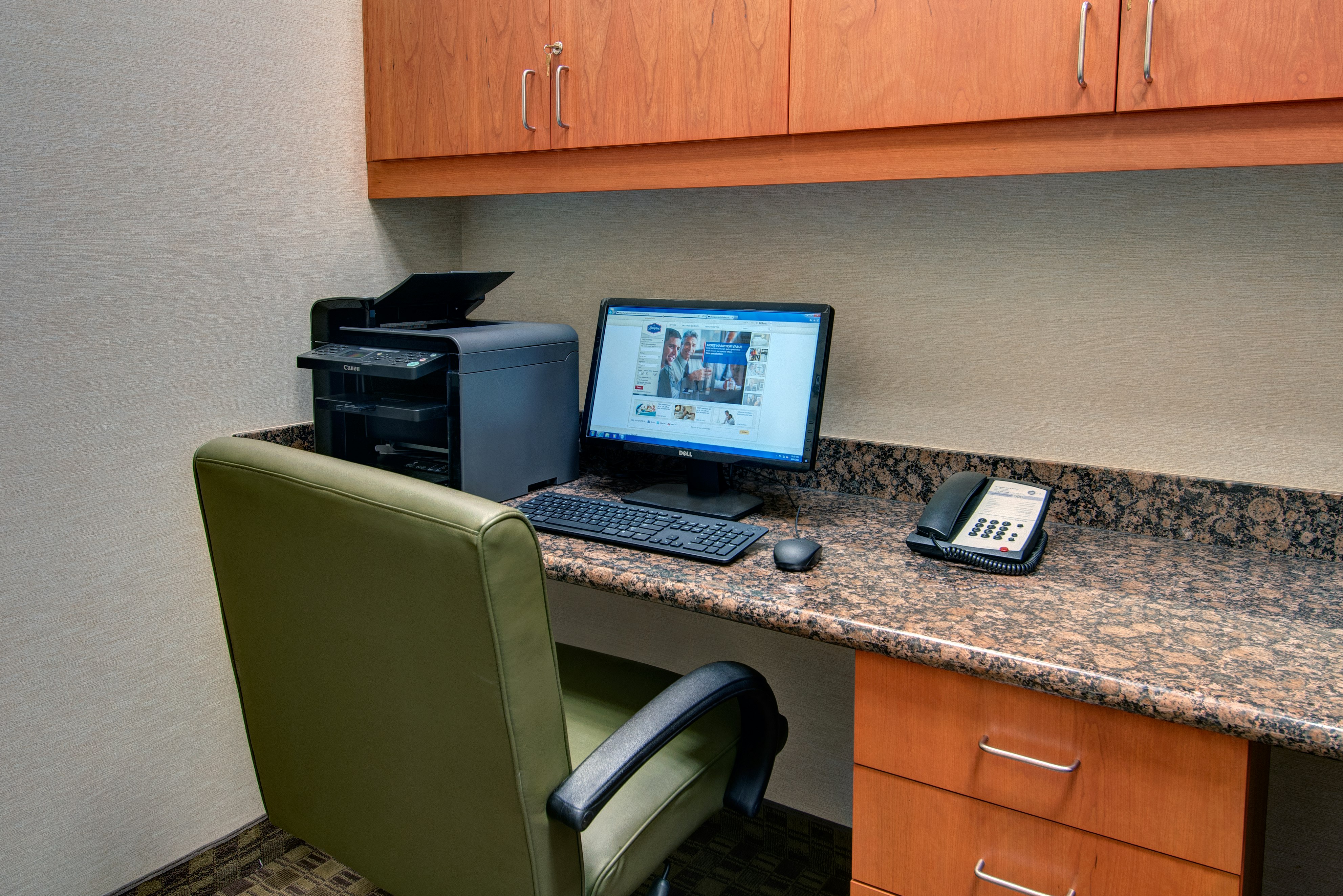 HAMPTON INN AND SUITES ASTORIA 32/39