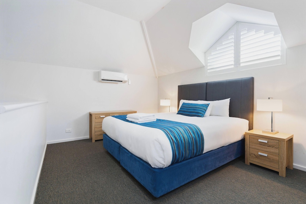 3 Bedrooms, Premier, Villa, 2 Double and Twin Beds, Garden View, Courtyard Area